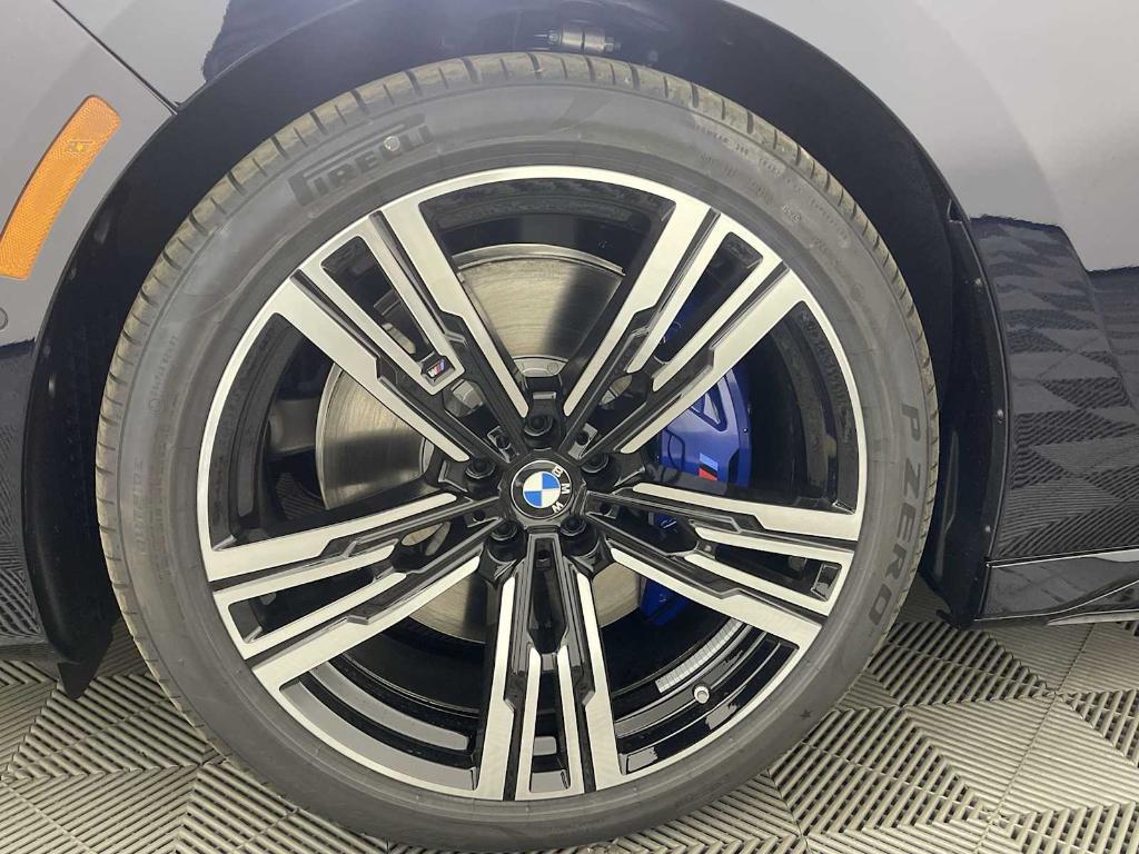 new 2025 BMW 760 car, priced at $130,125