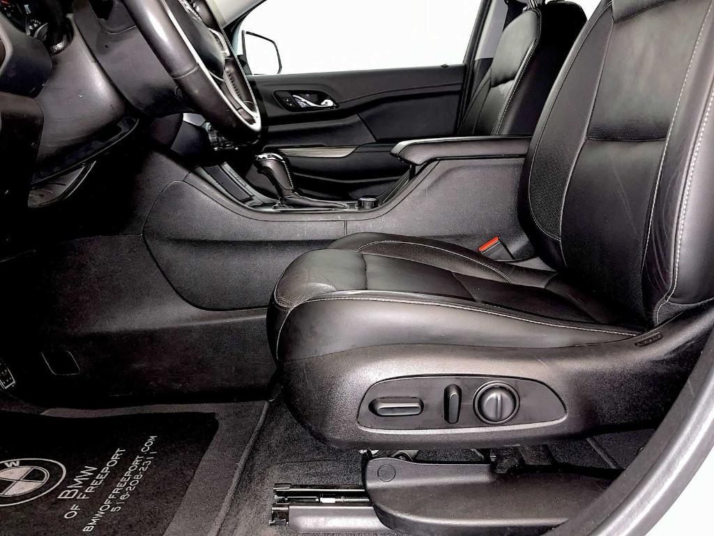 used 2019 GMC Acadia car, priced at $22,943