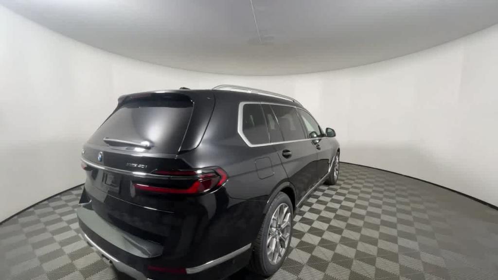 new 2025 BMW X7 car, priced at $92,195