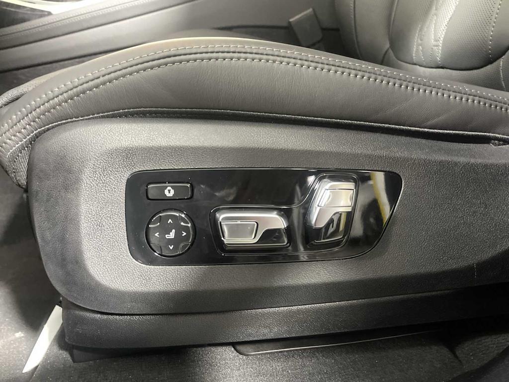 new 2026 BMW X7 car, priced at $119,880