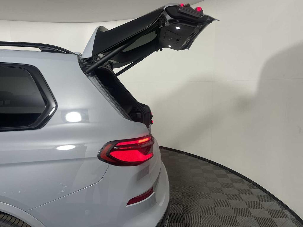 new 2026 BMW X7 car, priced at $119,880