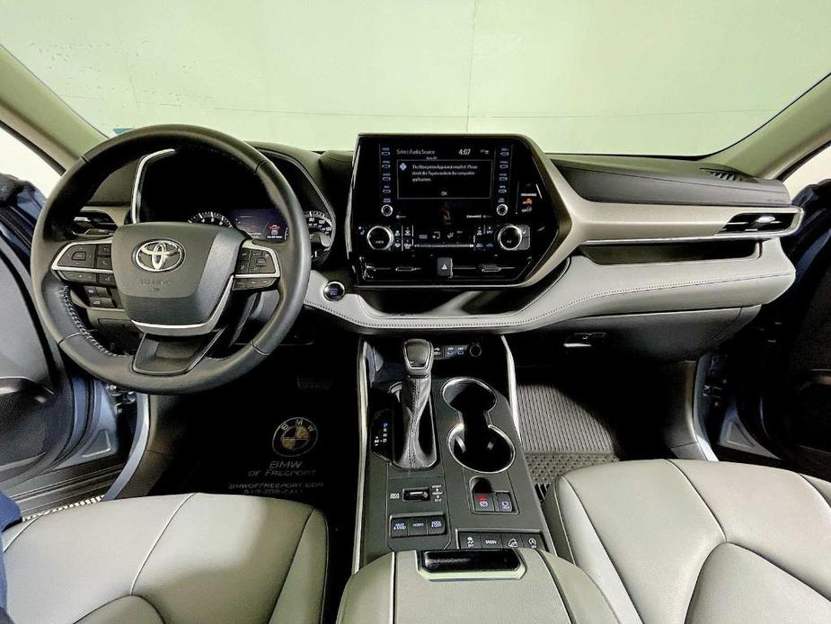 used 2022 Toyota Highlander car, priced at $34,943