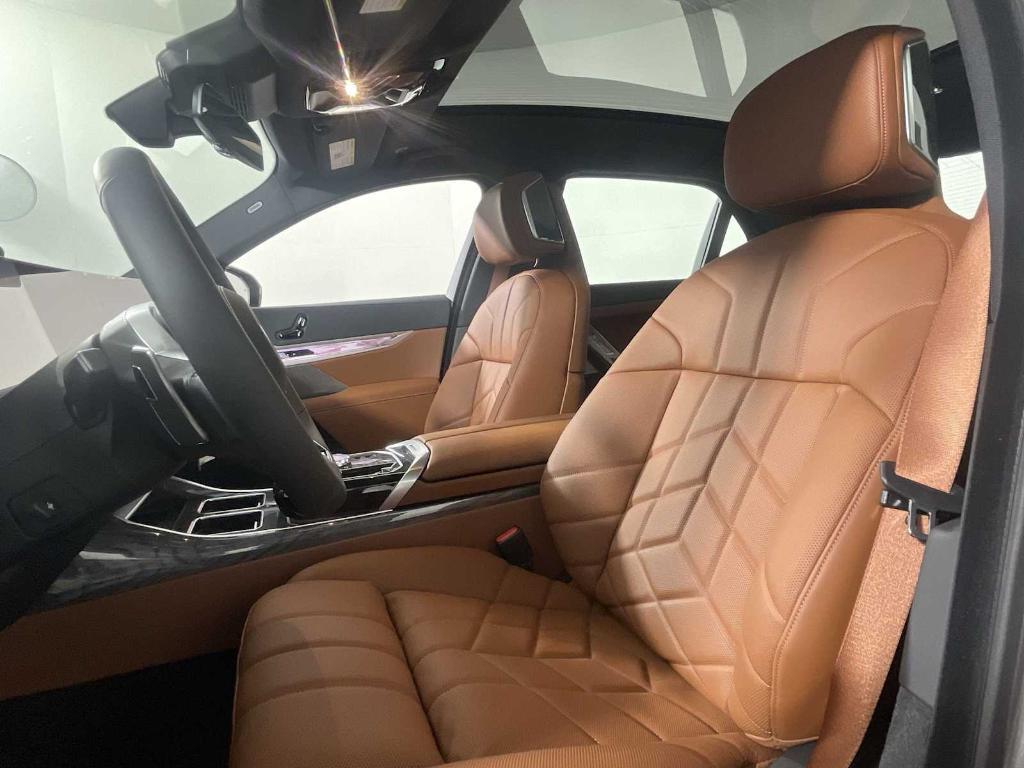 new 2025 BMW 760 car, priced at $127,925