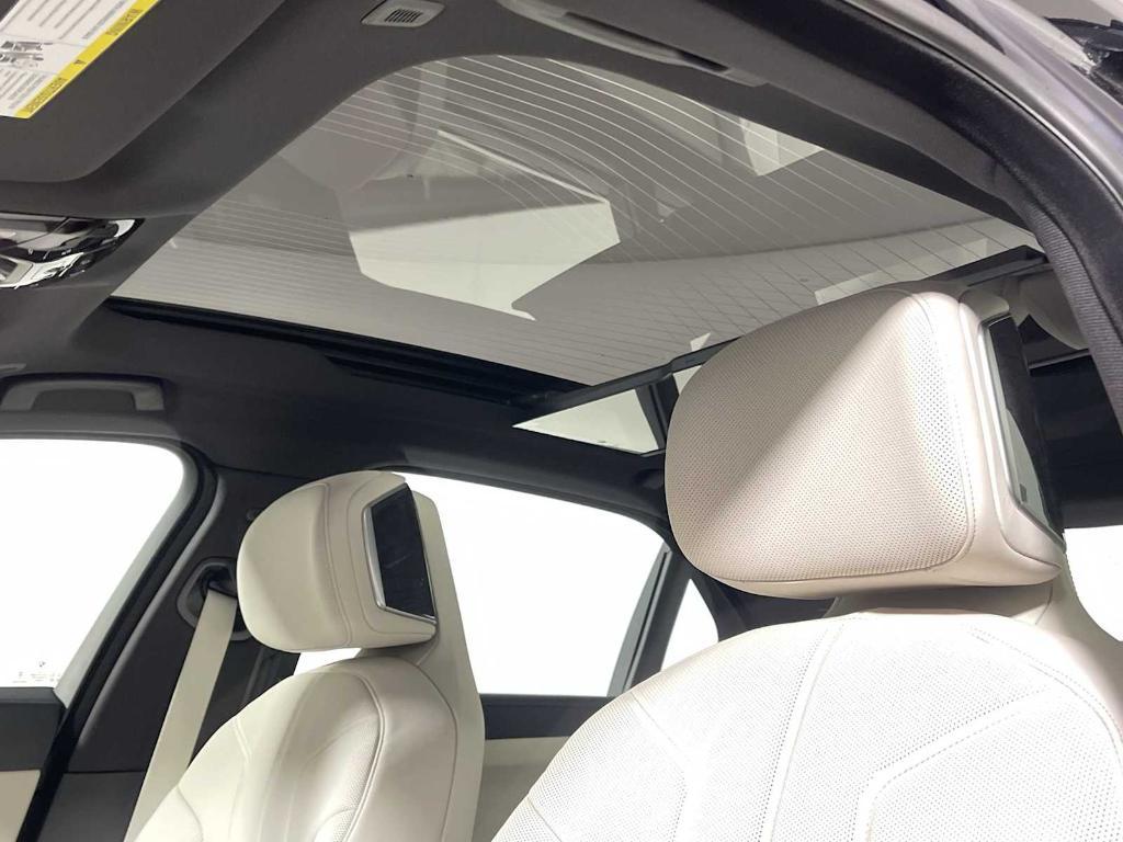 new 2025 BMW i7 car, priced at $137,495