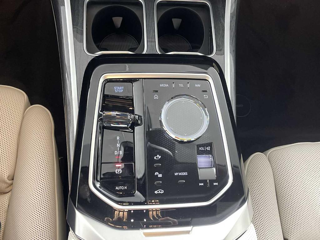 new 2025 BMW i7 car, priced at $137,495