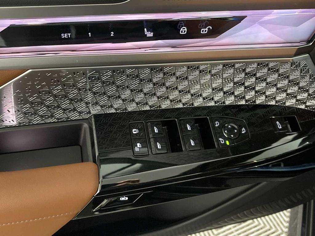 new 2025 BMW 760 car, priced at $139,705