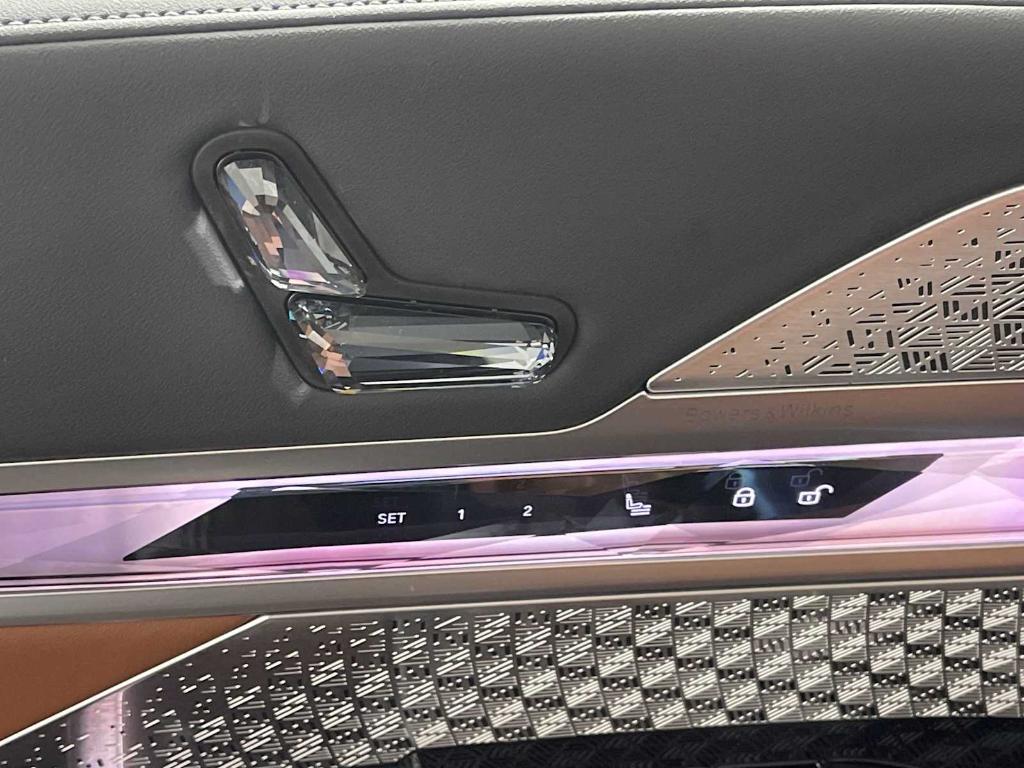new 2025 BMW 760 car, priced at $139,705