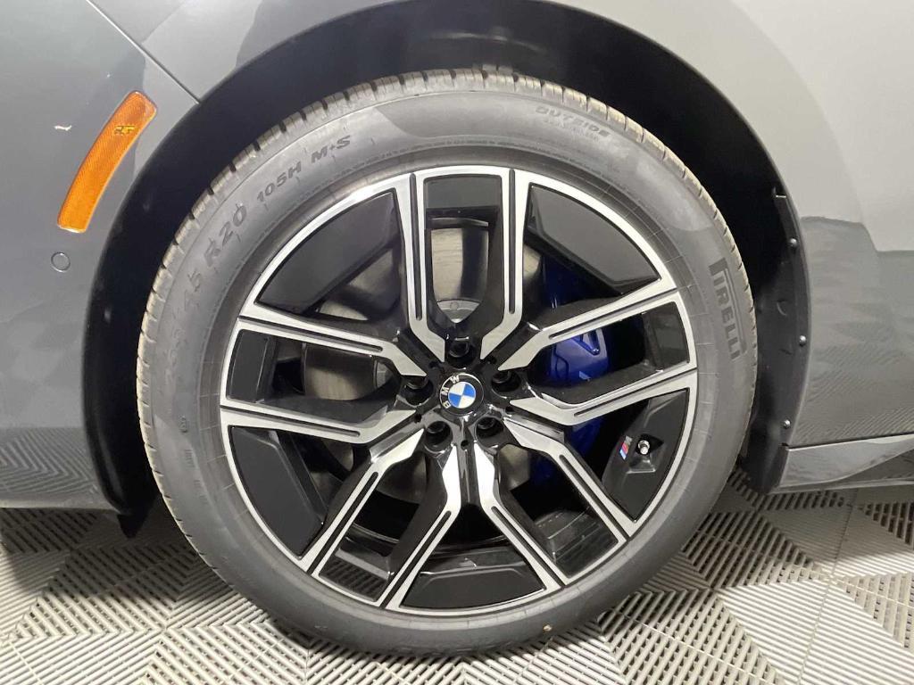 new 2025 BMW 760 car, priced at $139,705