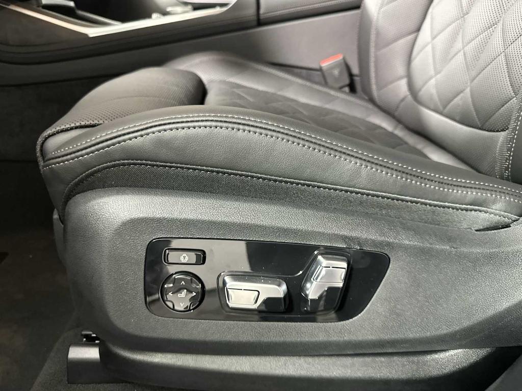 new 2026 BMW X7 car, priced at $89,660