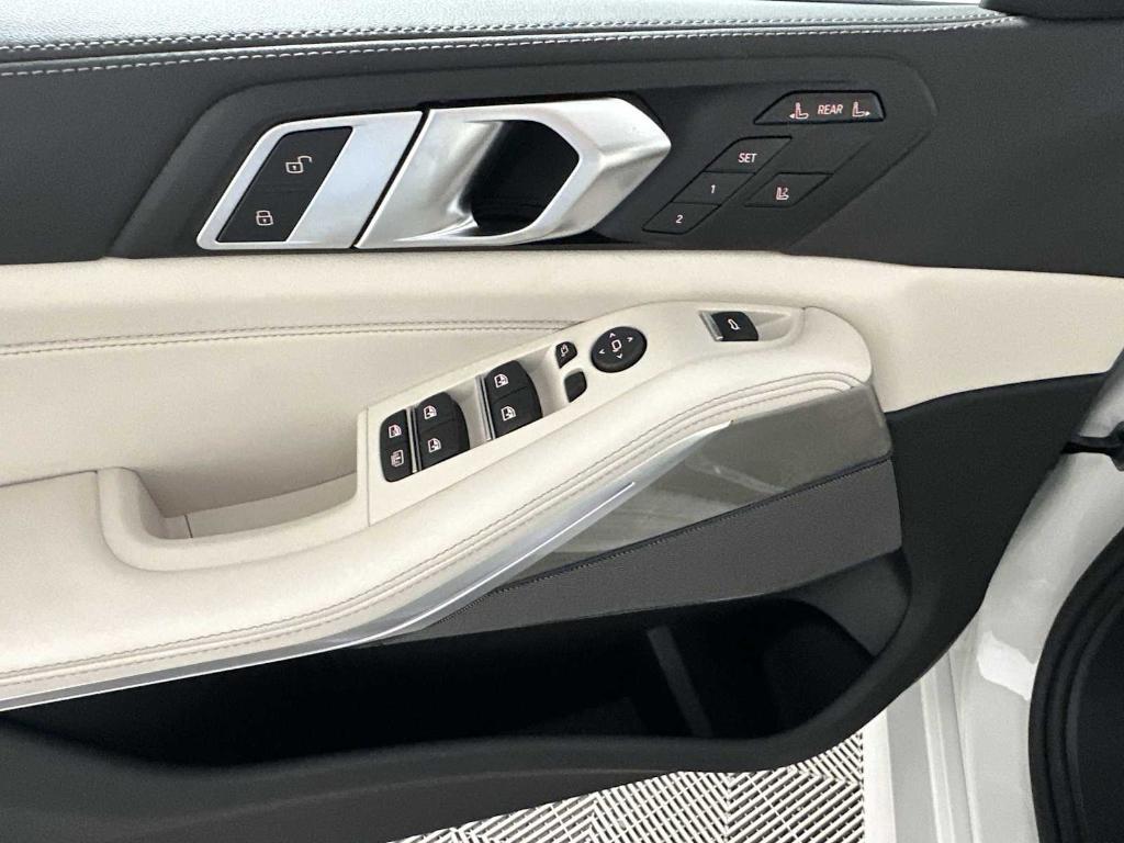new 2026 BMW X7 car, priced at $104,355