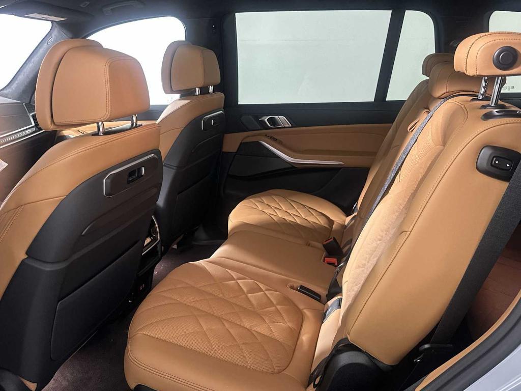 new 2026 BMW X7 car, priced at $100,225