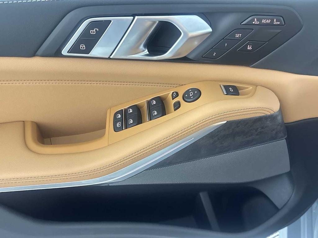 new 2026 BMW X7 car, priced at $100,225