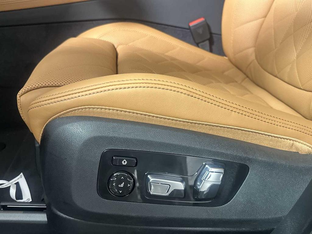 new 2026 BMW X7 car, priced at $100,225