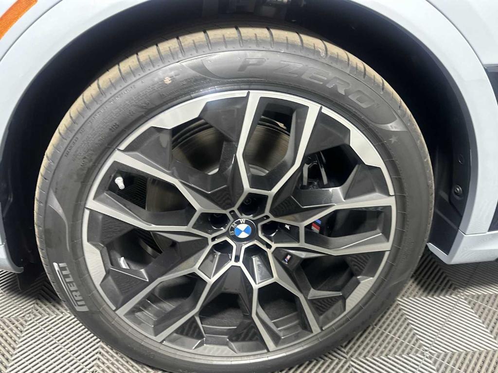 new 2026 BMW X7 car, priced at $100,225