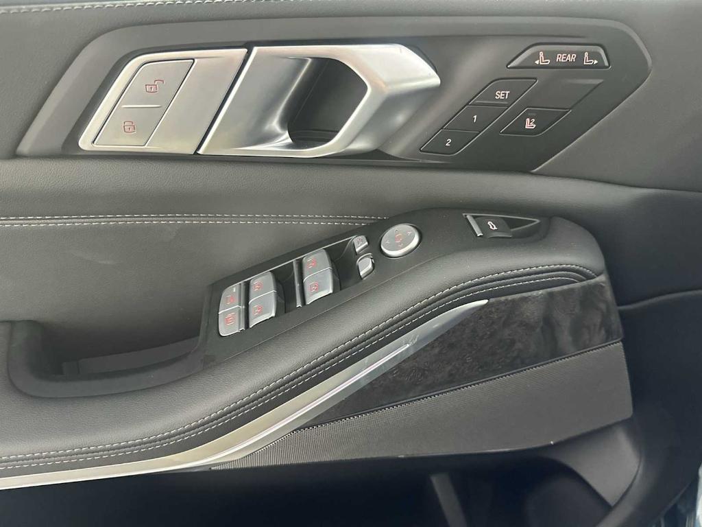 new 2026 BMW X7 car, priced at $89,425