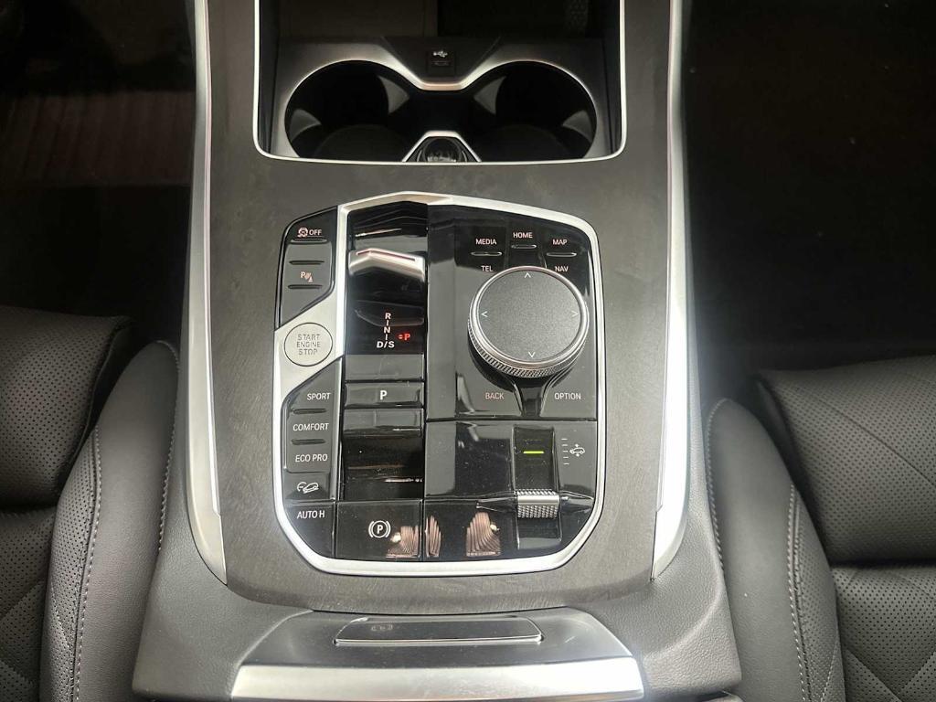 new 2026 BMW X7 car, priced at $89,425