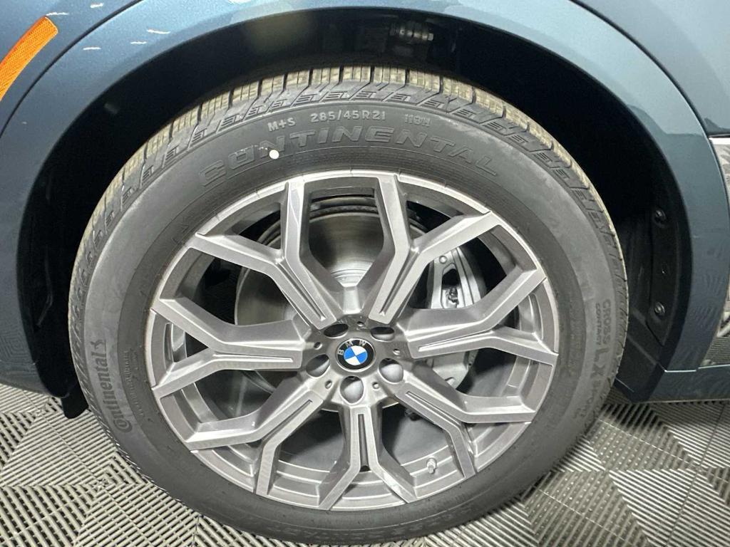 new 2026 BMW X7 car, priced at $89,425