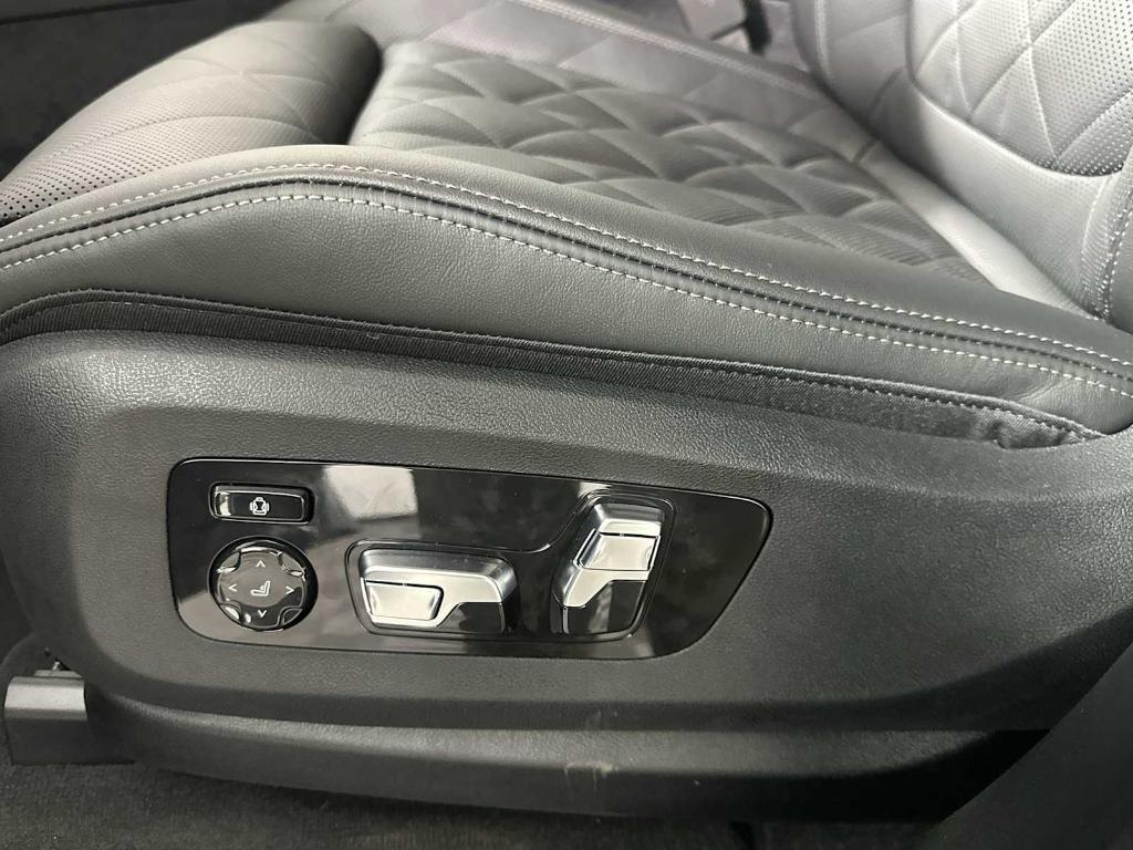 new 2026 BMW X7 car, priced at $89,425
