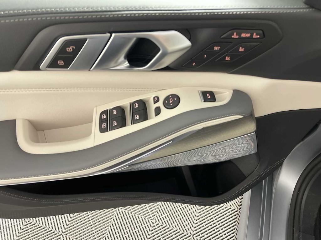 new 2026 BMW X7 car, priced at $131,125