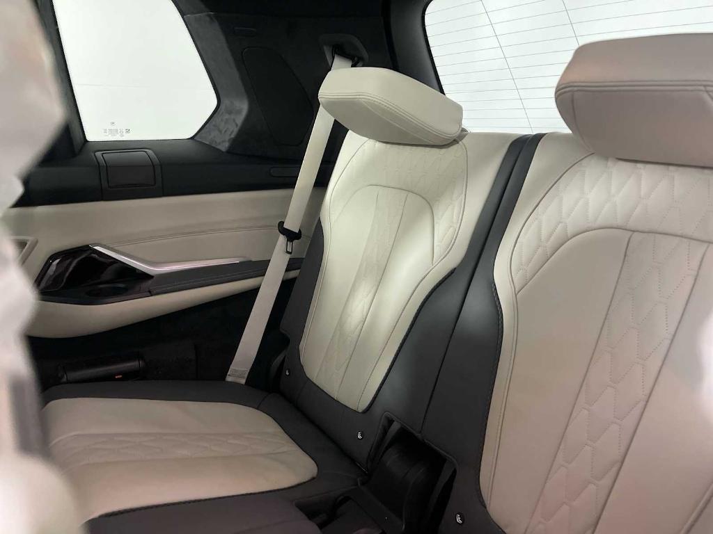 new 2026 BMW X7 car, priced at $131,125