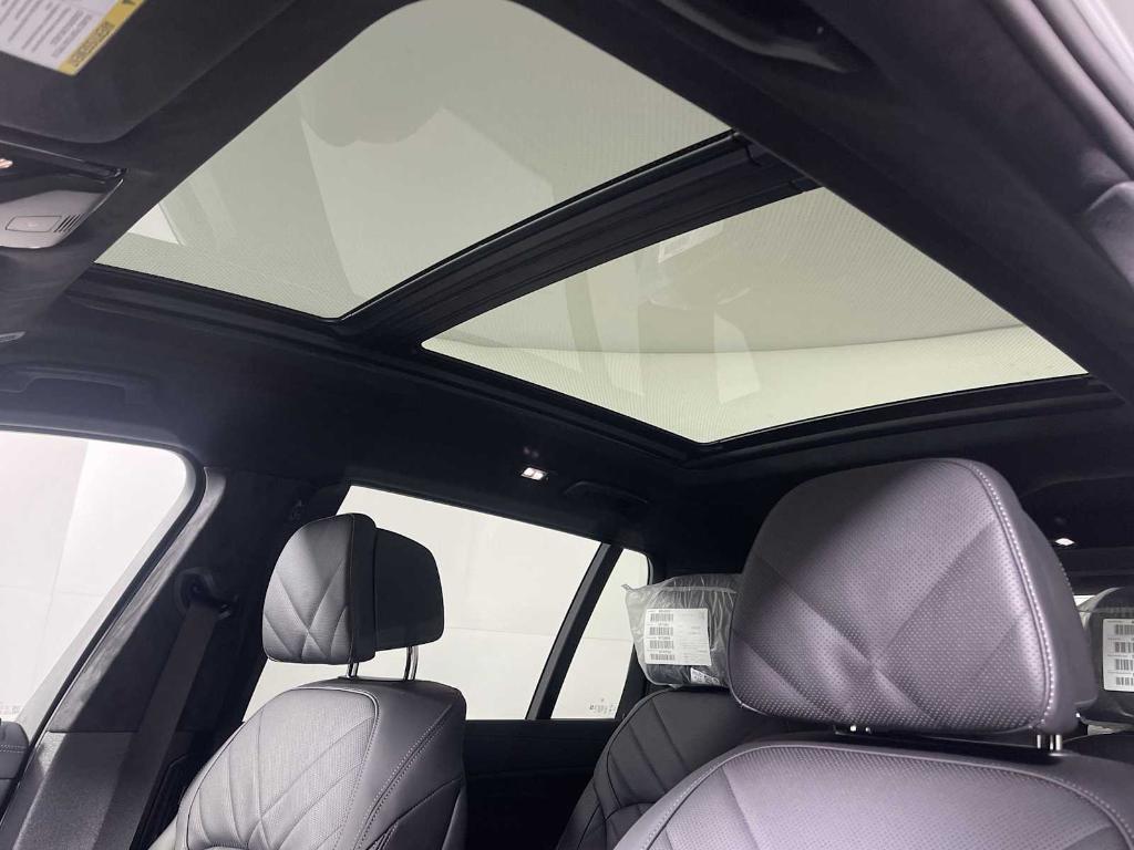 new 2026 BMW X7 car, priced at $97,025