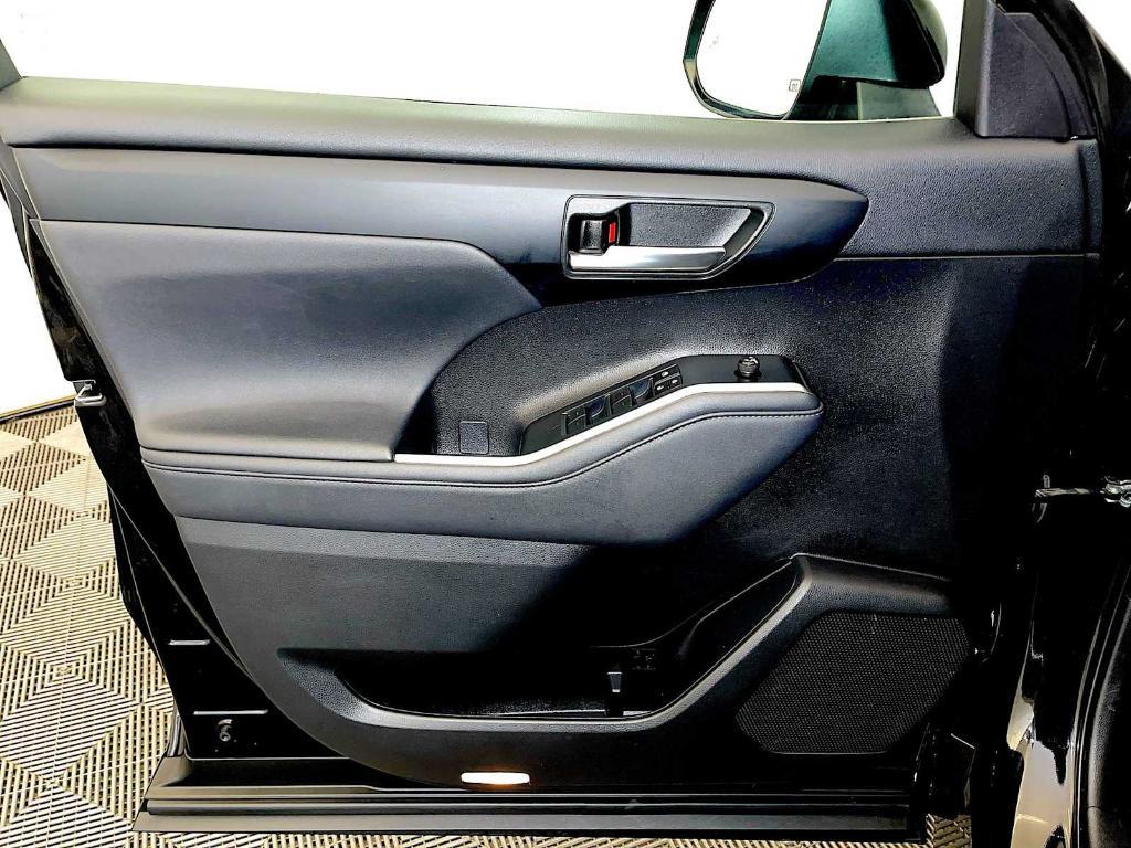 used 2023 Toyota Highlander car, priced at $36,788