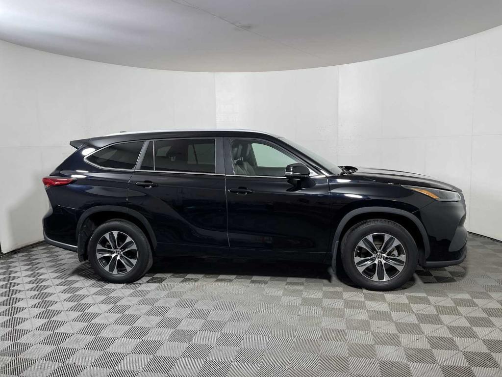 used 2023 Toyota Highlander car, priced at $36,788
