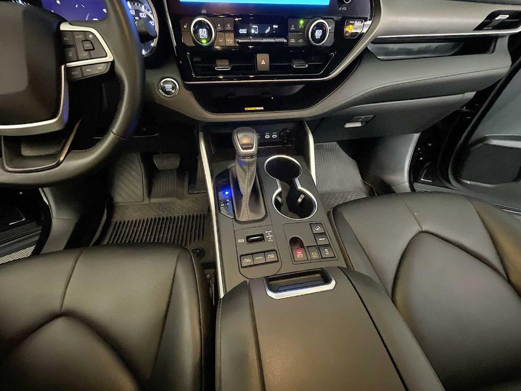 used 2023 Toyota Highlander car, priced at $36,788