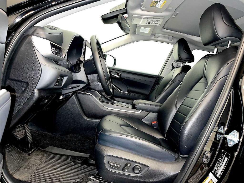 used 2023 Toyota Highlander car, priced at $36,788