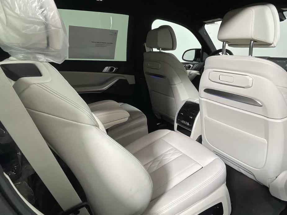 new 2025 BMW X7 car, priced at $120,905