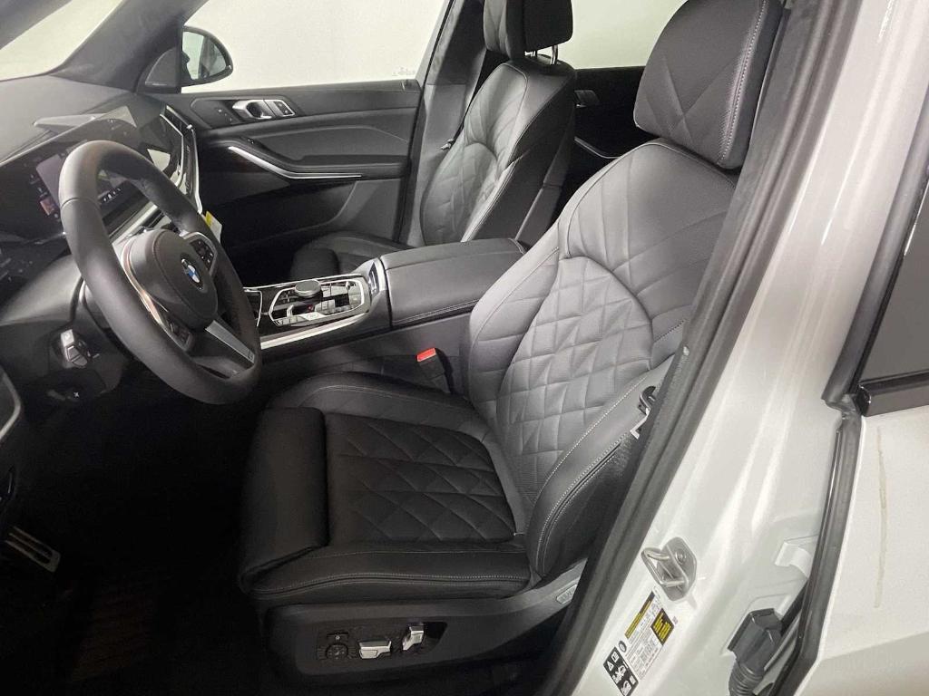 new 2026 BMW X7 car, priced at $94,525