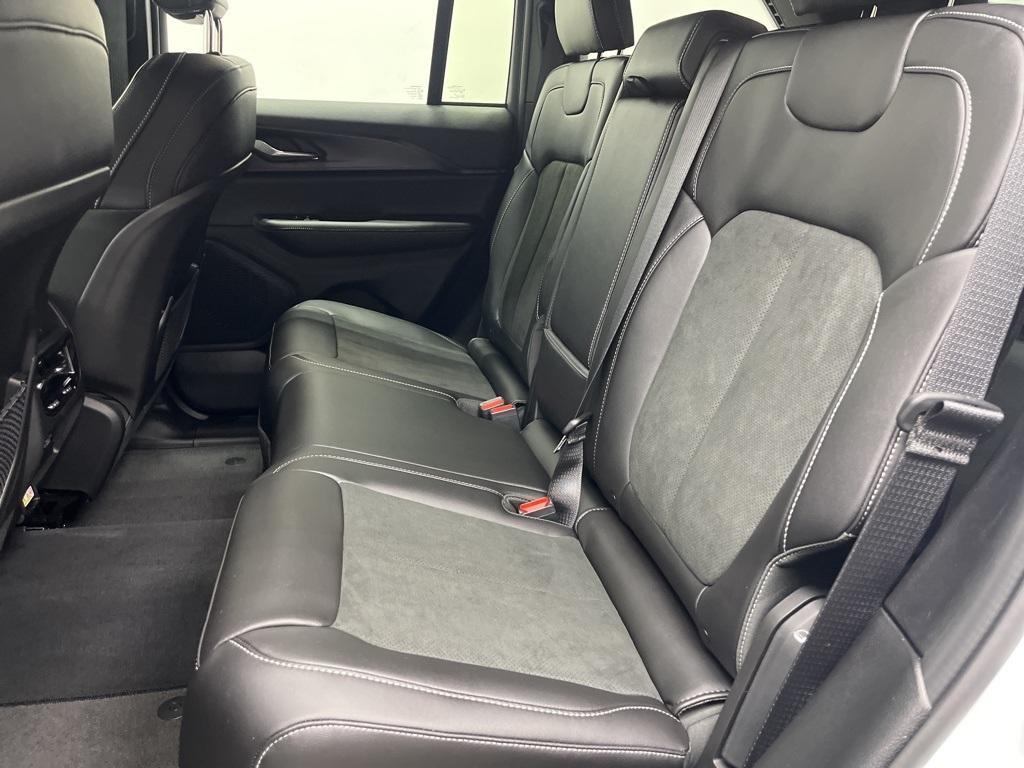 new 2025 Jeep Grand Cherokee car, priced at $44,253