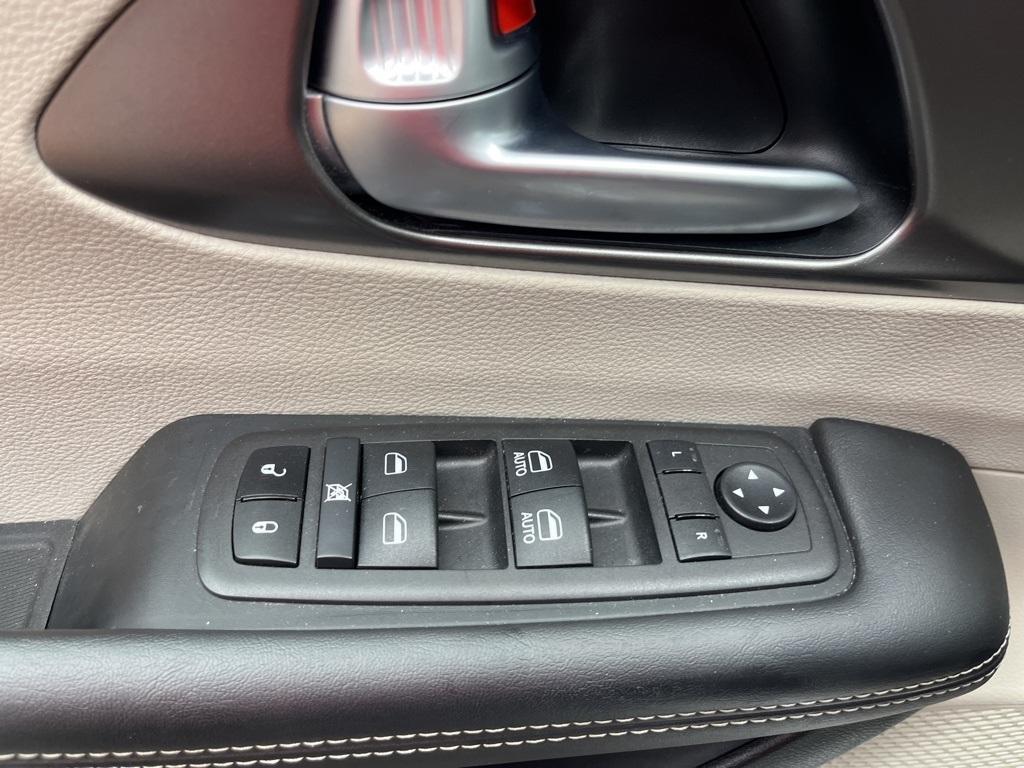 used 2024 Chrysler Pacifica Hybrid car, priced at $27,500