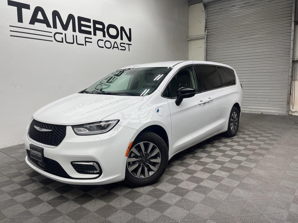 used 2024 Chrysler Pacifica Hybrid car, priced at $27,500
