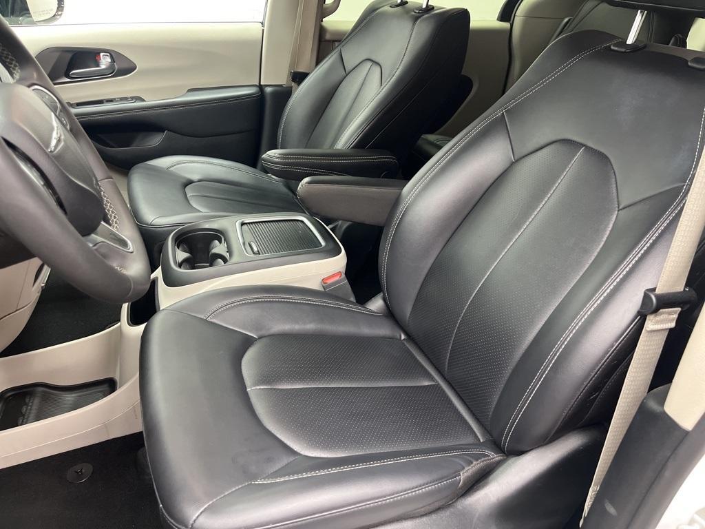 used 2024 Chrysler Pacifica Hybrid car, priced at $27,500