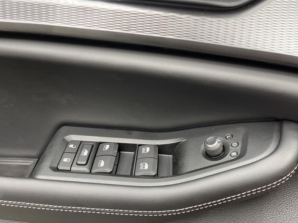 new 2025 Jeep Grand Cherokee car, priced at $37,000