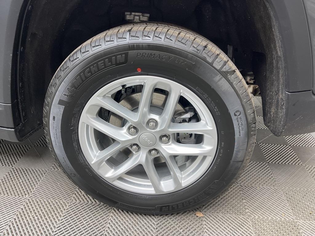 new 2025 Jeep Grand Cherokee car, priced at $37,000