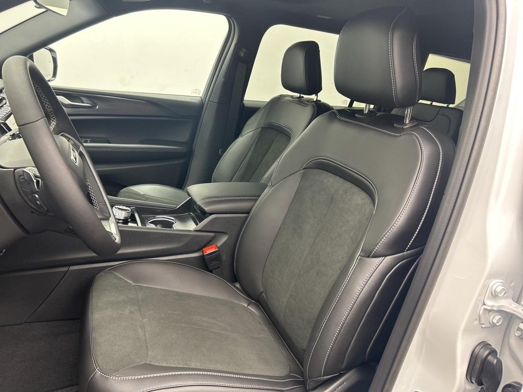 new 2025 Jeep Grand Cherokee L car, priced at $40,000