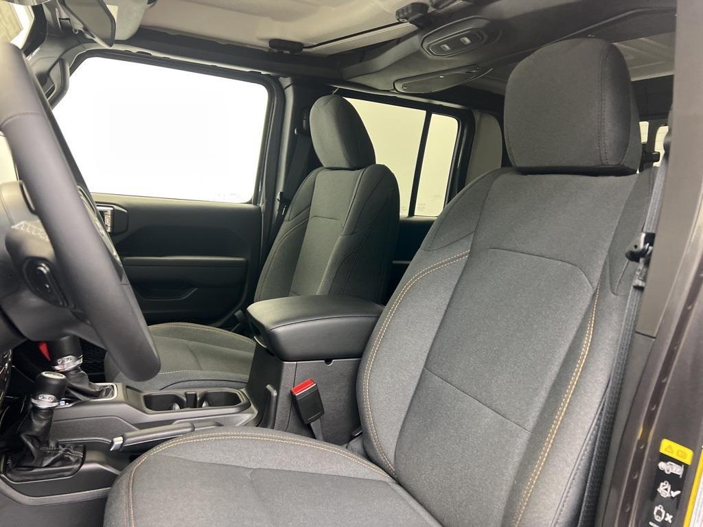 new 2025 Jeep Gladiator car, priced at $46,270