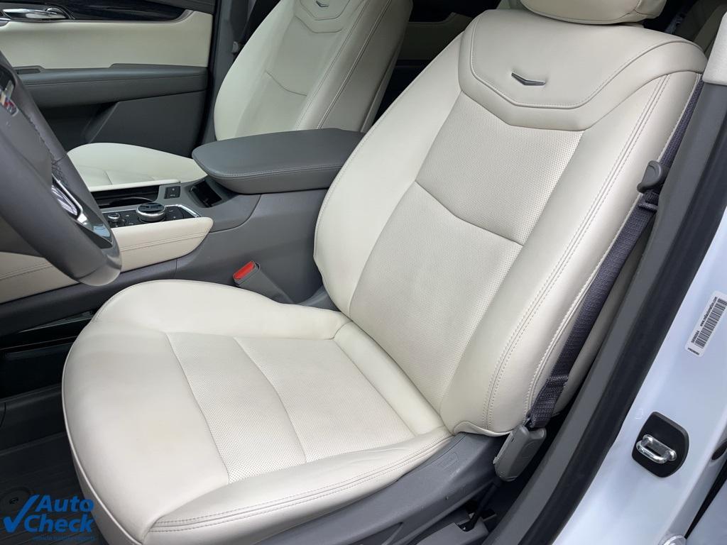 used 2022 Cadillac XT6 car, priced at $32,400