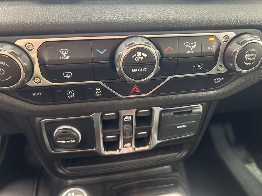 new 2025 Jeep Wrangler car, priced at $45,580