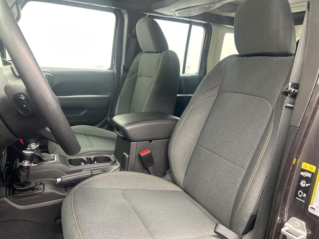 new 2025 Jeep Wrangler car, priced at $45,580