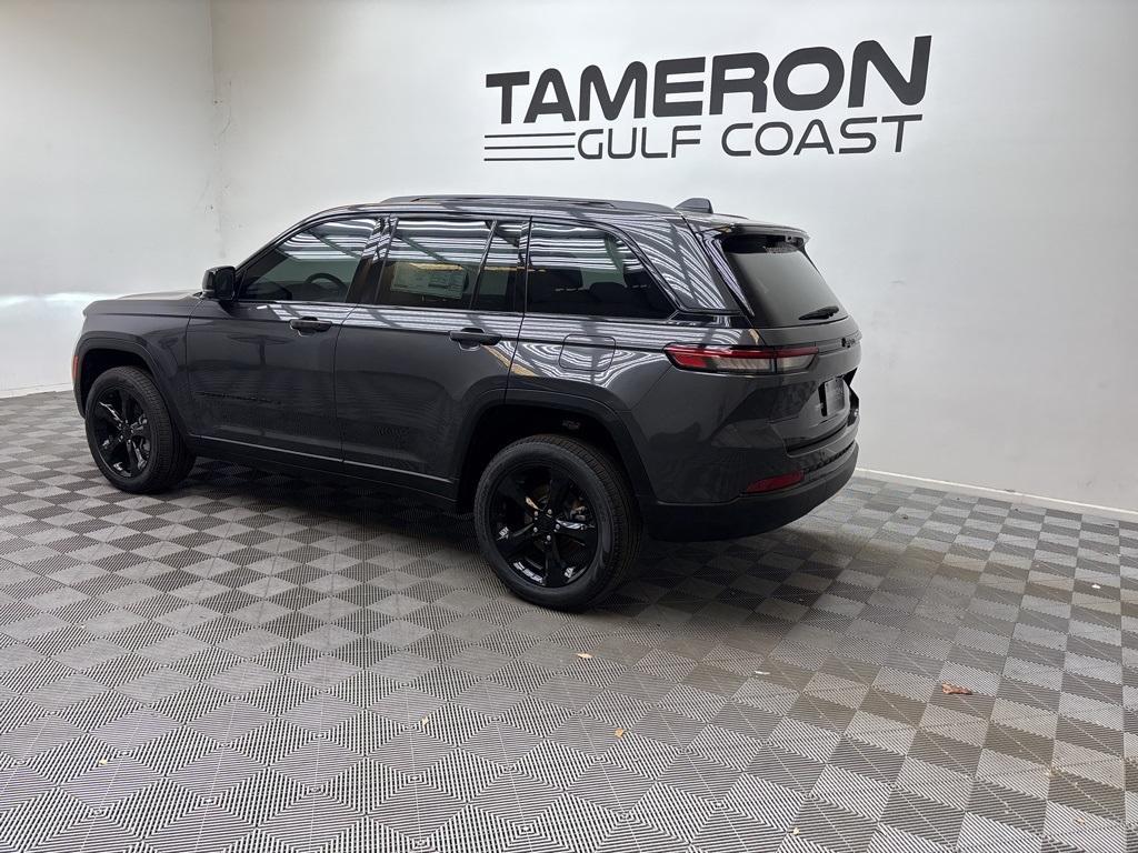 new 2025 Jeep Grand Cherokee car, priced at $47,000