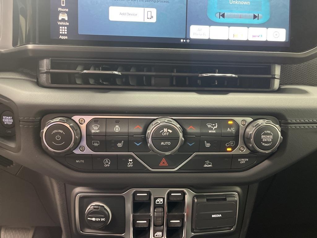 new 2025 Jeep Gladiator car, priced at $55,170