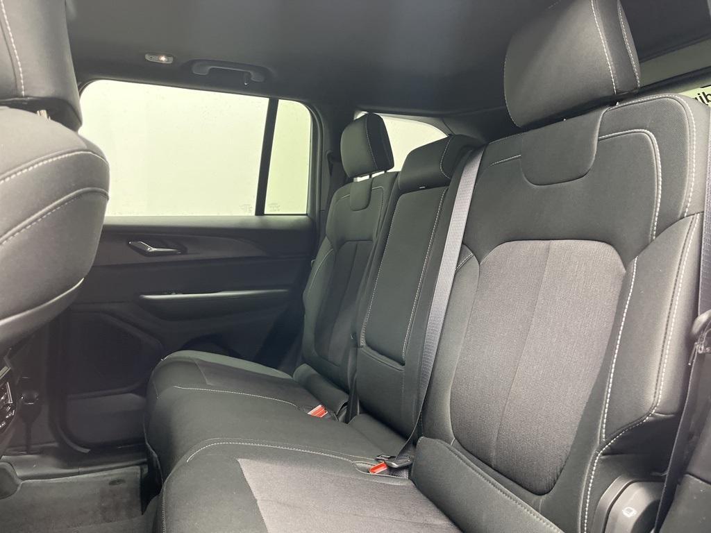 new 2025 Jeep Grand Cherokee car, priced at $38,000