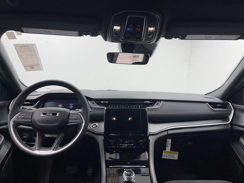 new 2025 Jeep Grand Cherokee car, priced at $38,000