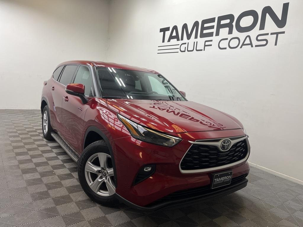 used 2022 Toyota Highlander car, priced at $28,347