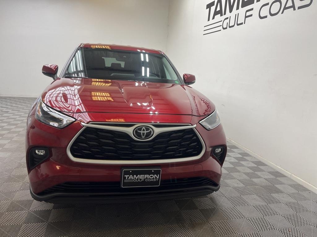 used 2022 Toyota Highlander car, priced at $28,347