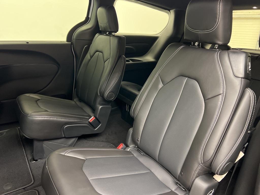 new 2025 Chrysler Pacifica car, priced at $40,000