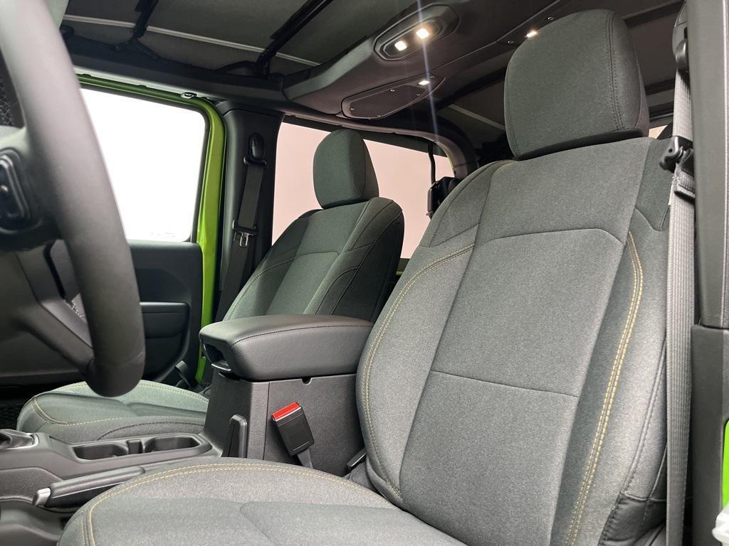new 2025 Jeep Wrangler car